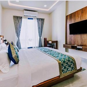 Hotel De Hocks Deluxe - New Delhi Railway Station